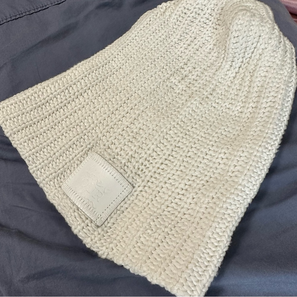 love your melon beanie (all white)